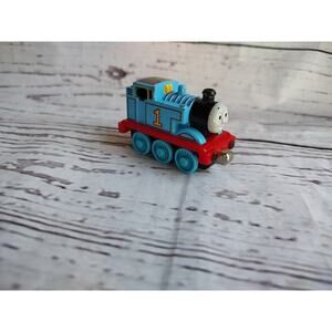 Thomas the Train Tank Engine No.1 2002 Diecast Magnetic Take N Play Train